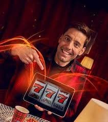 Antarmuka playwin123 menampilkan pasar olahraga, kasino dealer langsung, dan permainan slot